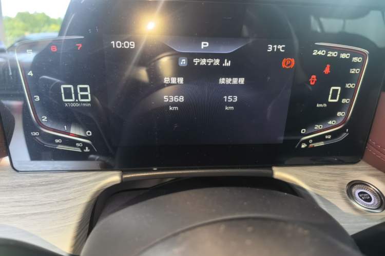 Used Hongqi H5 2024 1.5T DCT Smart Connect Flagship Edition Odometer Close Up