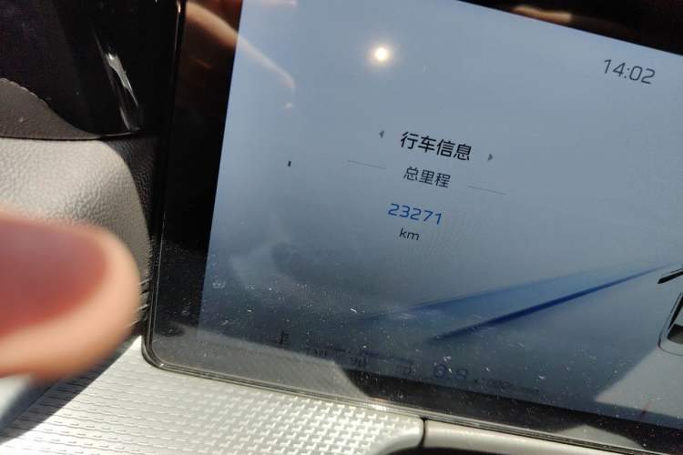 Used Hongqi H5 2024 2.0T Automatic Smart Connect Flagship Edition Odometer Close Up