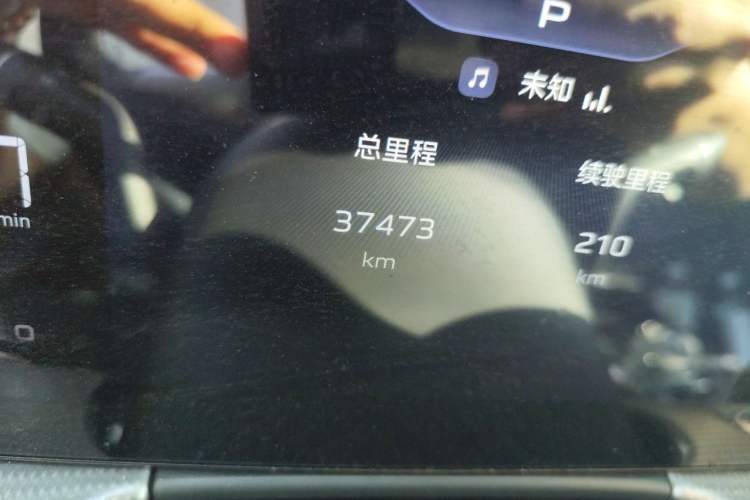 Used Hongqi H5 2024 1.5T DCT Smart Connect Flagship Edition Odometer Close Up