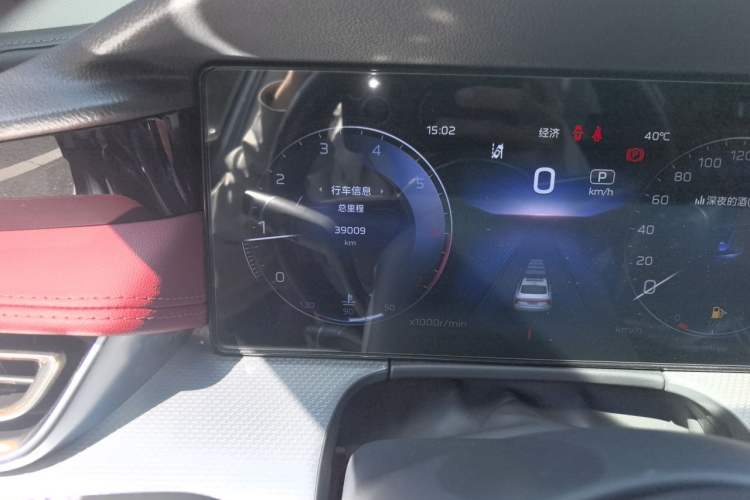 Used Hongqi H5 2024 2.0T Automatic Smart Connect Flagship Edition Odometer Close Up