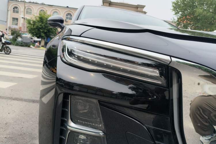 Used Hongqi H5 2024 2.0T Automatic Smart Connect Flagship Edition Right Front Headlight