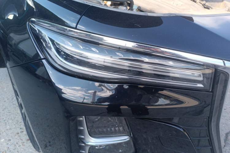 Used Hongqi H5 2024 2.0T Automatic Smart Connect Flagship Edition Right Front Headlight