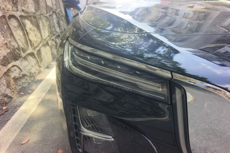 Used Hongqi H5 2024 2.0T Automatic Smart Connect Flagship Edition Right Front Headlight