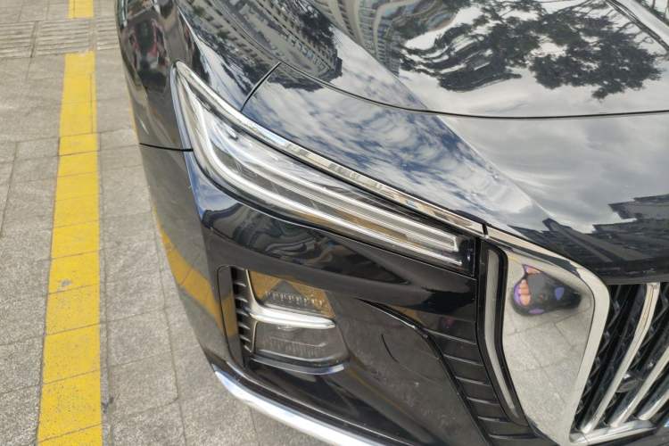 Used Hongqi H5 2024 2.0T Automatic Smart Connect Flagship Edition Right Front Headlight