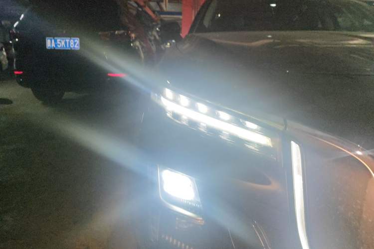 Used Hongqi H5 2024 2.0T Automatic Smart Connect Flagship Edition Right Front Headlight