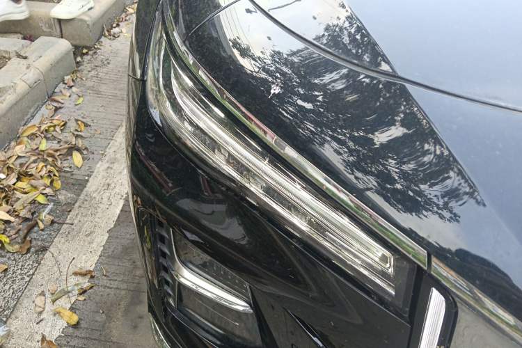 Used Hongqi H5 2024 2.0T Automatic Smart Connect Flagship Edition Right Front Headlight