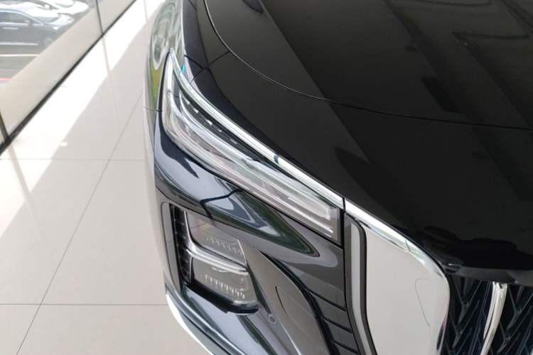 Used Hongqi H5 2024 2.0T Automatic Smart Connect Flagship Edition Right Front Headlight
