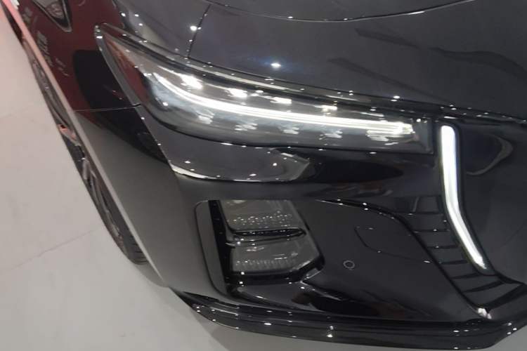 Used Hongqi H5 2024 2.0T Automatic Smart Connect Flagship Edition Right Front Headlight