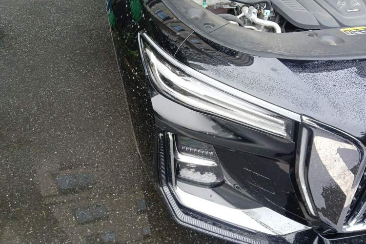 Used Hongqi H5 2024 2.0T Automatic Smart Connect Flagship Edition Right Front Headlight