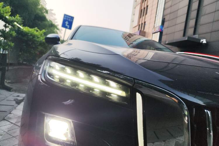 Used Hongqi H5 2024 2.0T Automatic Smart Connect Flagship Edition Right Front Headlight