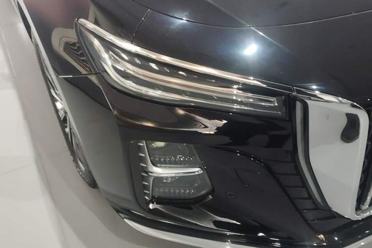 Used Hongqi H5 2024 2.0T Automatic Smart Connect Flagship Edition Right Front Headlight