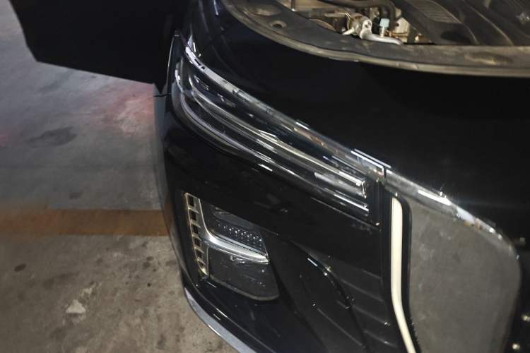 Used Hongqi H5 2024 2.0T Automatic Smart Connect Flagship Edition Right Front Headlight