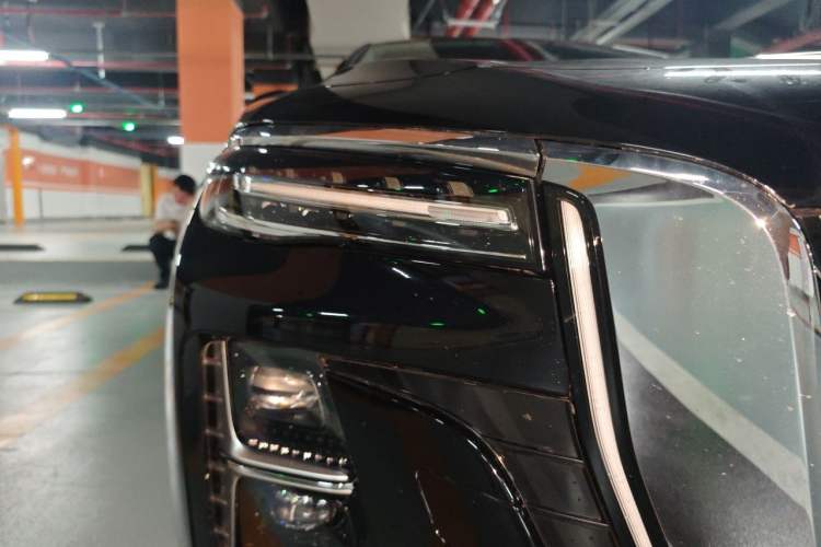 Used Hongqi H5 2024 2.0T Automatic Smart Connect Flagship Edition Right Front Headlight