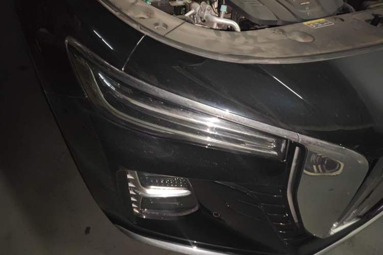 Used Hongqi H5 2024 2.0T Automatic Smart Connect Flagship Edition Right Front Headlight