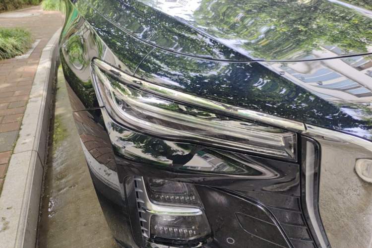 Used Hongqi H5 2024 2.0T Automatic Smart Connect Flagship Edition Right Front Headlight