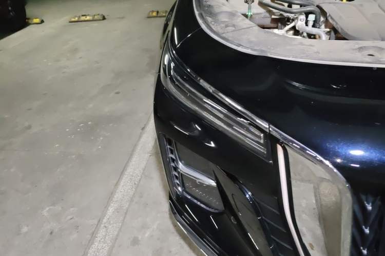 Used Hongqi H5 2024 2.0T Automatic Smart Connect Flagship Edition Right Front Headlight