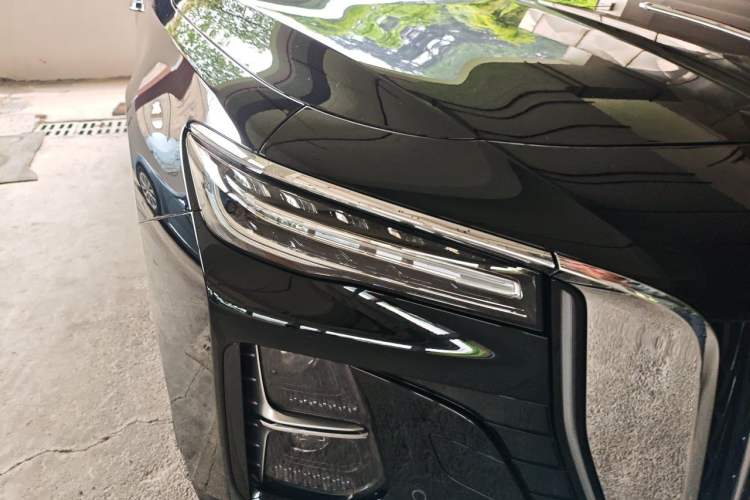 Used Hongqi H5 2024 2.0T Automatic Smart Connect Flagship Edition Right Front Headlight