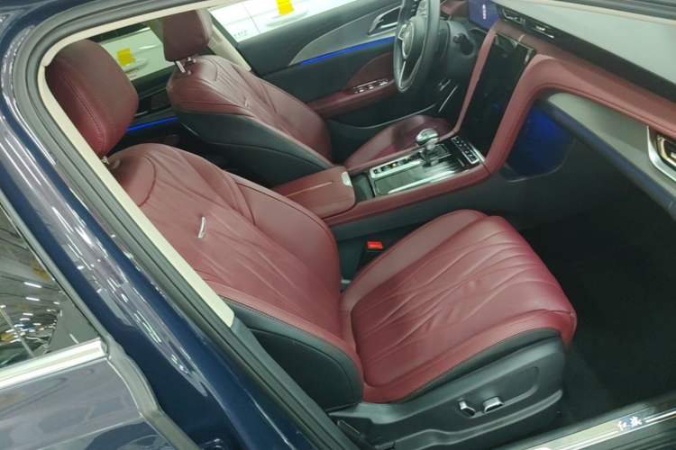 Used Hongqi H5 2024 2.0T Automatic Smart Connect Flagship Edition Right Front Seat