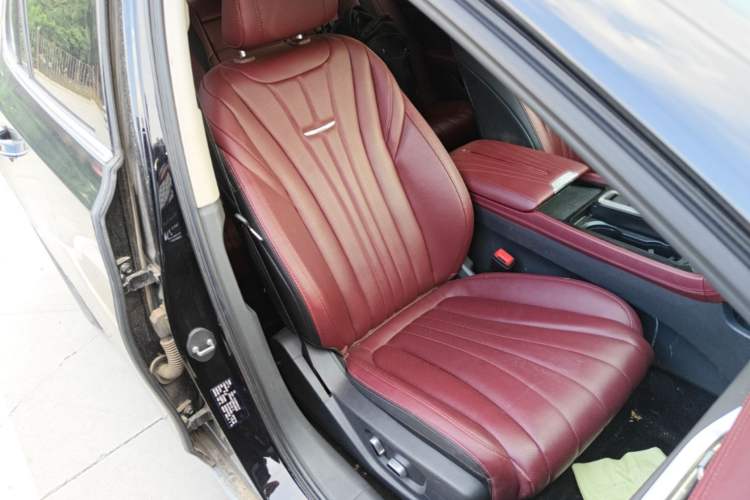 Used Hongqi H5 2024 1.5T DCT Smart Connect Flagship Edition Right Front Seat