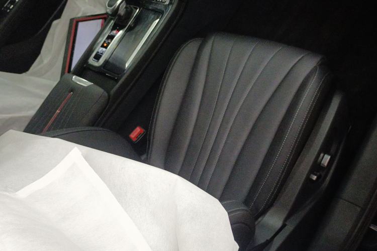 Used Hongqi H5 2024 1.5T DCT Smart Connect Flagship Edition Right Front Seat