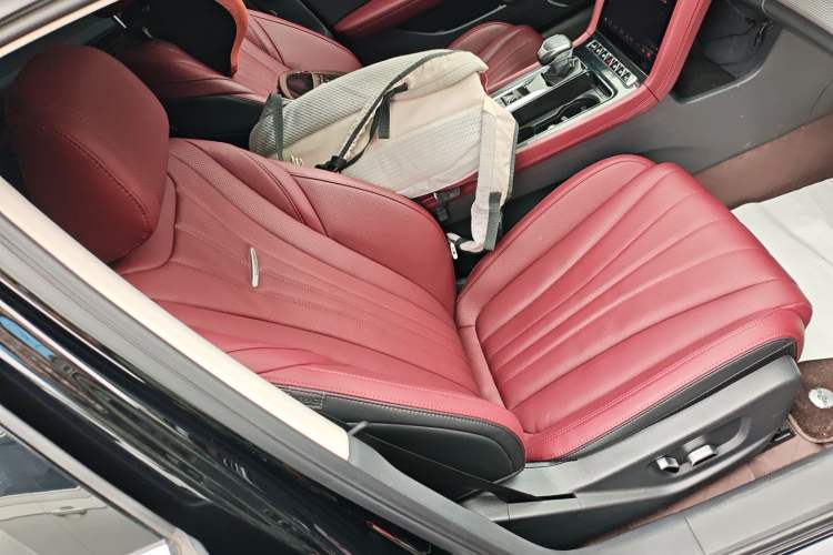 Used Hongqi H5 2024 1.5T DCT Smart Connect Flagship Edition Right Front Seat