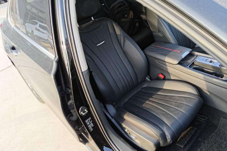 Used Hongqi H5 2024 1.5T DCT Smart Connect Flagship Edition Right Front Seat