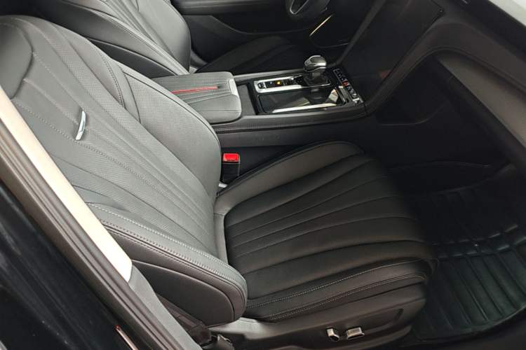 Used Hongqi H5 2024 2.0T Automatic Smart Connect Flagship Edition Right Front Seat