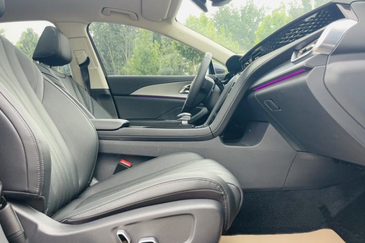 Used Hongqi H5 2024 2.0T Automatic Smart Connect Flagship Edition Right Front Seat
