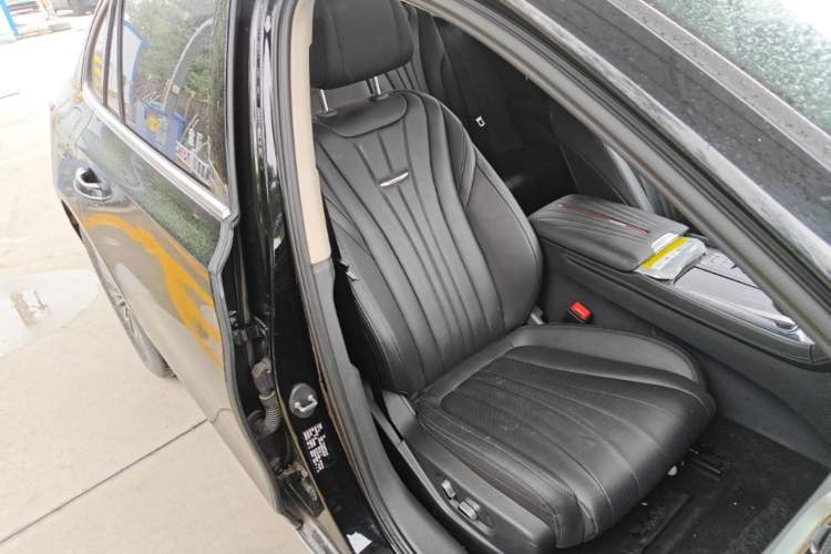 Used Hongqi H5 2024 1.5T DCT Smart Connect Flagship Edition Right Front Seat