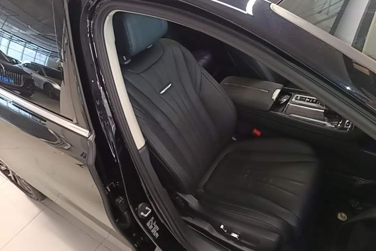 Used Hongqi H5 2024 2.0T Automatic Smart Connect Flagship Edition Right Front Seat