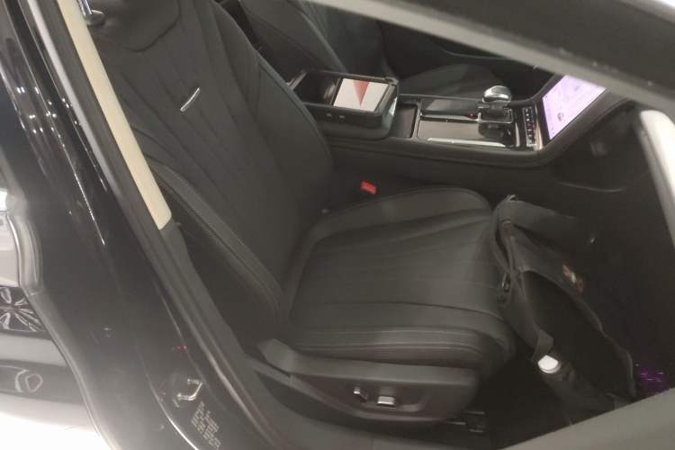 Used Hongqi H5 2024 1.5T DCT Smart Connect Flagship Edition Right Front Seat