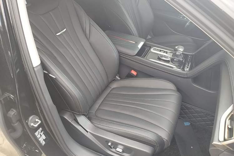 Used Hongqi H5 2024 1.5T DCT Smart Connect Flagship Edition Right Front Seat