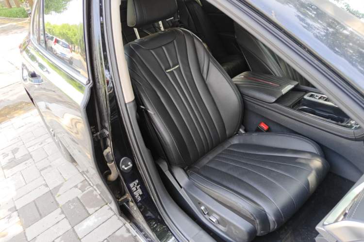 Used Hongqi H5 2024 1.5T DCT Smart Connect Flagship Edition Right Front Seat