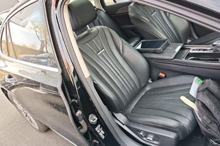 Used Hongqi H5 2024 1.5T DCT Smart Connect Flagship Edition Right Front Seat