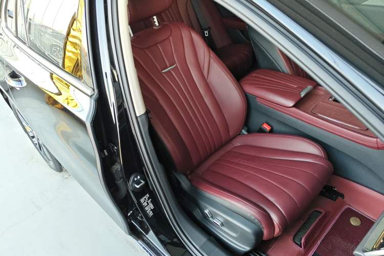 Used Hongqi H5 2024 2.0T Automatic Smart Connect Flagship Edition Right Front Seat