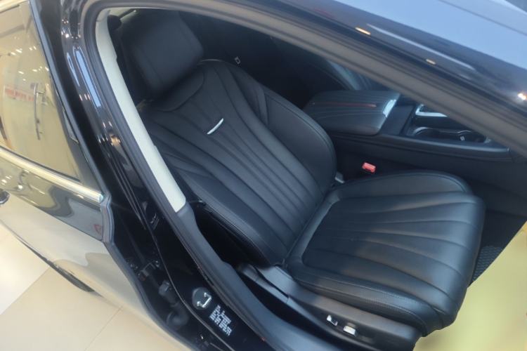 Used Hongqi H5 2024 1.5T DCT Smart Connect Flagship Edition Right Front Seat