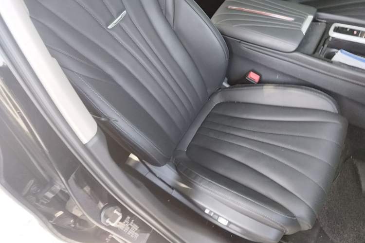 Used Hongqi H5 2024 1.5T DCT Smart Connect Flagship Edition Right Front Seat