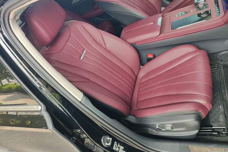 Used Hongqi H5 2024 2.0T Automatic Smart Connect Flagship Edition Right Front Seat
