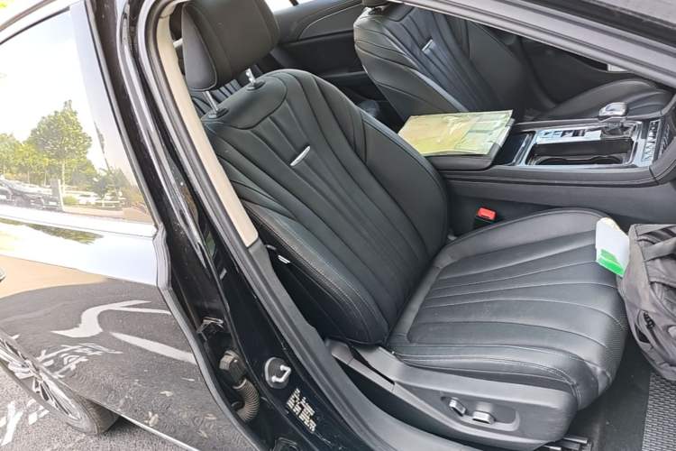 Used Hongqi H5 2024 1.5T DCT Smart Connect Flagship Edition Right Front Seat