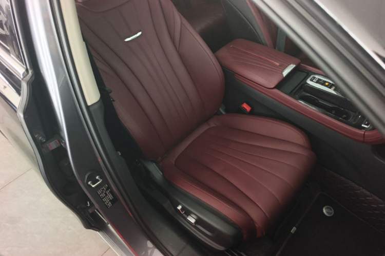 Used Hongqi H5 2024 2.0T Automatic Smart Connect Flagship Edition Right Front Seat