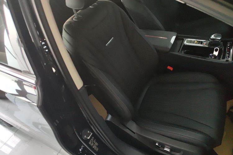 Used Hongqi H5 2024 1.5T DCT Smart Connect Flagship Edition Right Front Seat
