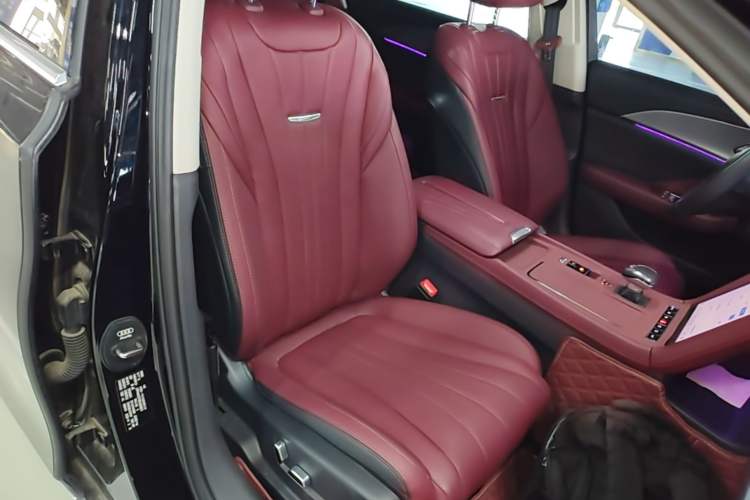 Used Hongqi H5 2024 2.0T Automatic Smart Connect Flagship Edition Right Front Seat