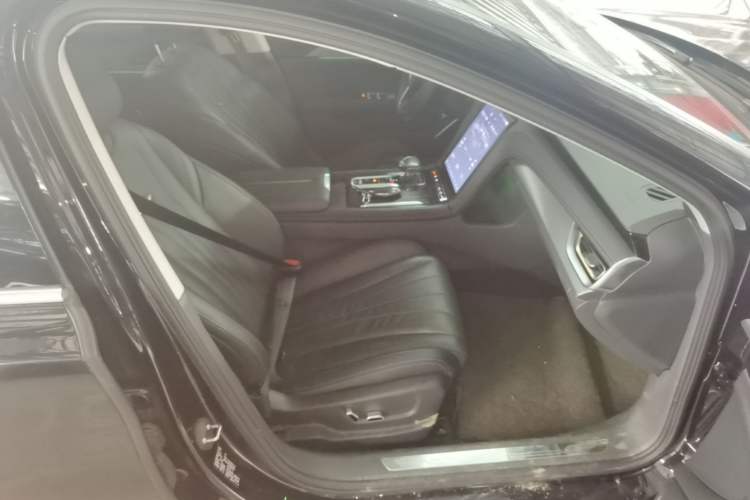 Used Hongqi H5 2024 2.0T Automatic Smart Connect Flagship Edition Right Front Seat