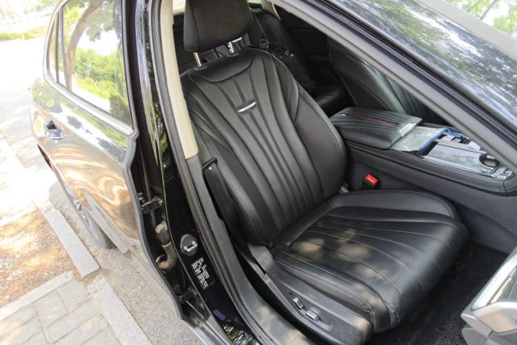 Used Hongqi H5 2024 1.5T DCT Smart Connect Flagship Edition Right Front Seat