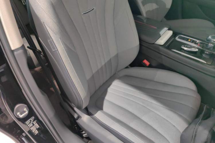 Used Hongqi H5 2024 1.5T DCT Smart Connect Flagship Edition Right Front Seat