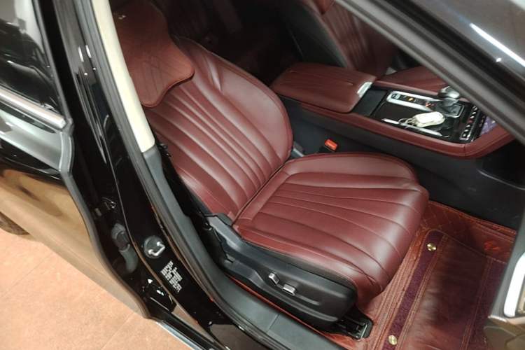 Used Hongqi H5 2024 2.0T Automatic Smart Connect Flagship Edition Right Front Seat