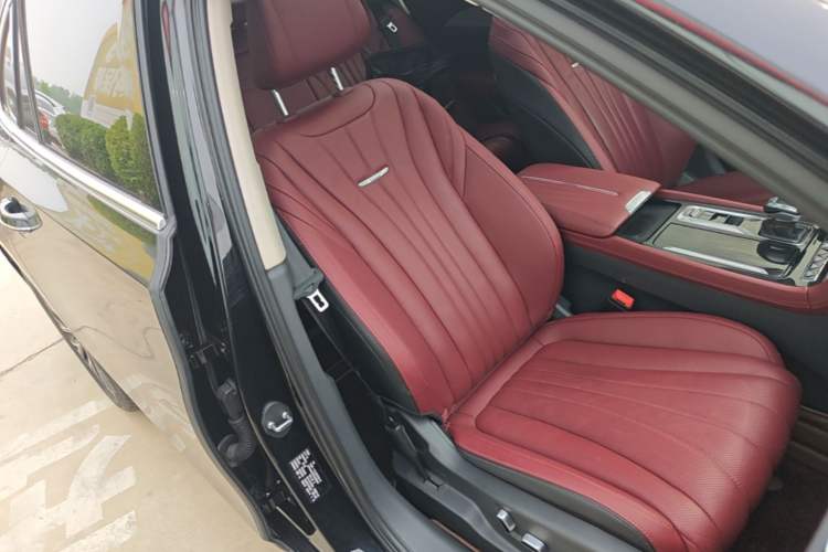 Used Hongqi H5 2024 2.0T Automatic Smart Connect Flagship Edition Right Front Seat
