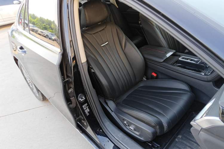 Used Hongqi H5 2024 1.5T DCT Smart Connect Flagship Edition Right Front Seat