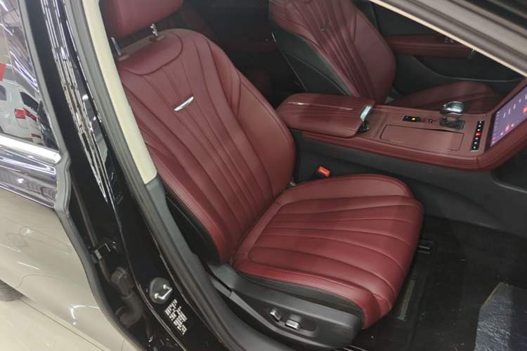 Used Hongqi H5 2024 1.5T DCT Smart Connect Flagship Edition Right Front Seat