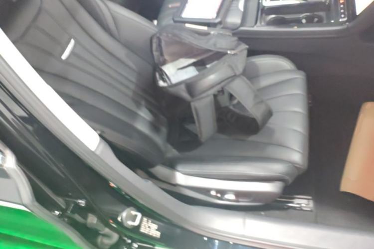 Used Hongqi H5 2024 1.5T DCT Smart Connect Flagship Edition Right Front Seat